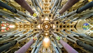 Sagrada Família belső tere és mennyezete
