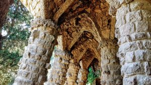 Gaudí különleges formái és mozaikjai