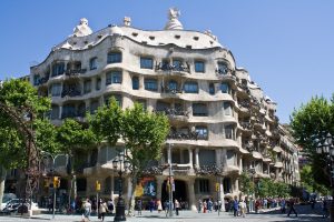 Gaudí építészeti részletei a La Pedrerában